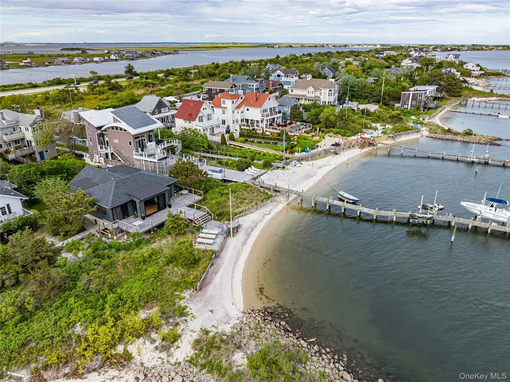 94 Savannah Walk Oak Beach NY 11702