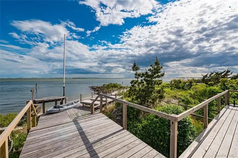 94 Savannah Walk Oak Beach NY 11702