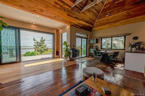 94 Savannah Walk Oak Beach NY 11702