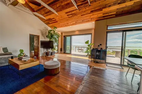 94 Savannah Walk Oak Beach NY 11702