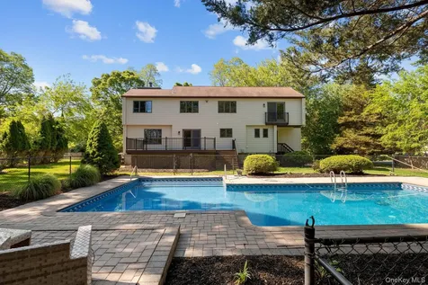 3 Indian Valley Road Poquott NY 11733