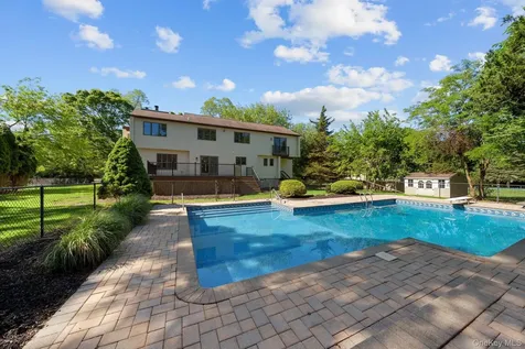 3 Indian Valley Road Poquott NY 11733
