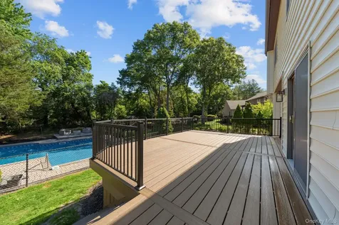 3 Indian Valley Road Poquott NY 11733