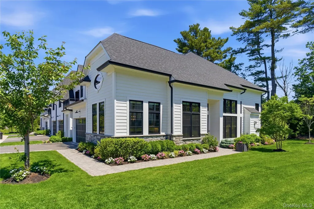 102 Three Ponds Lane E Woodbury NY 11797