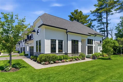 102 Three Ponds Lane E Woodbury NY 11797