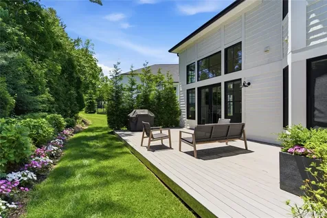 102 Three Ponds Lane E Woodbury NY 11797