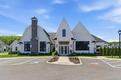 102 Three Ponds Lane E Woodbury NY 11797