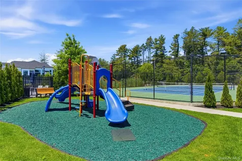 102 Three Ponds Lane E Woodbury NY 11797