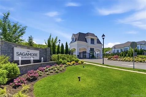 102 Three Ponds Lane E Woodbury NY 11797