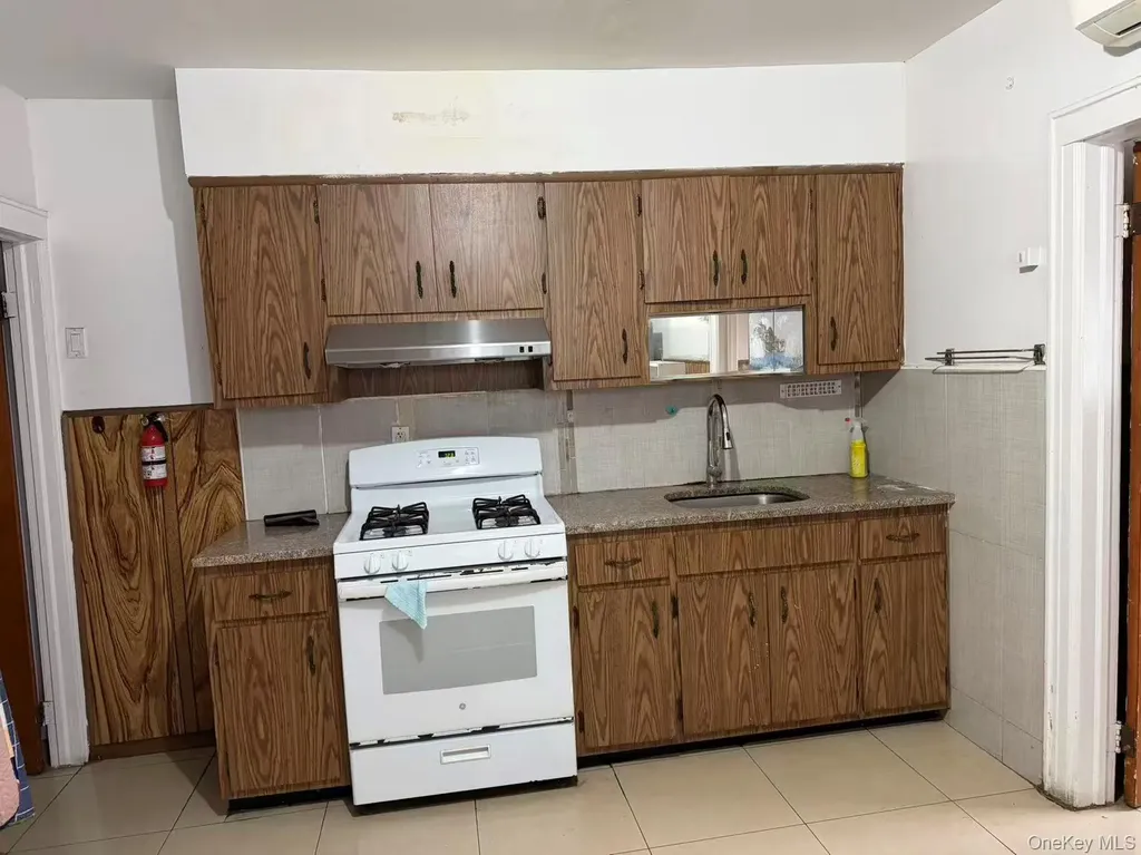 6127 157th Street Flushing NY 11367