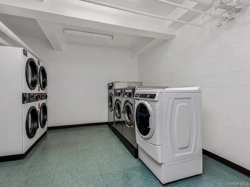 6485 Broadway Bronx NY 10471