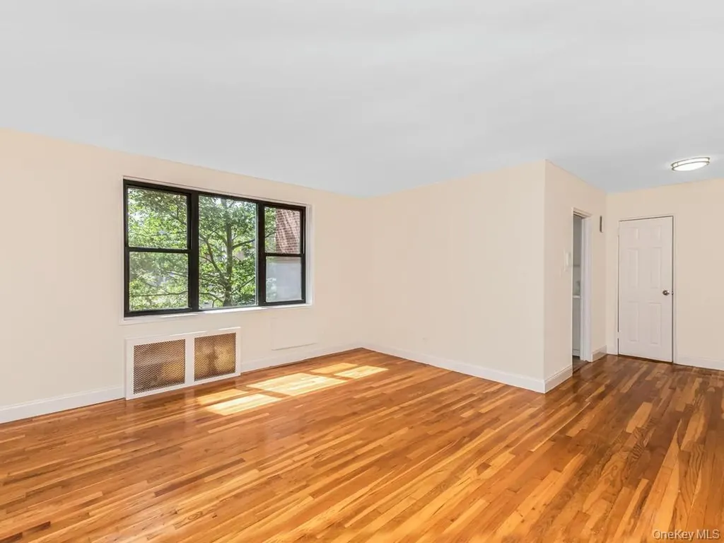 6485 Broadway Bronx NY 10471