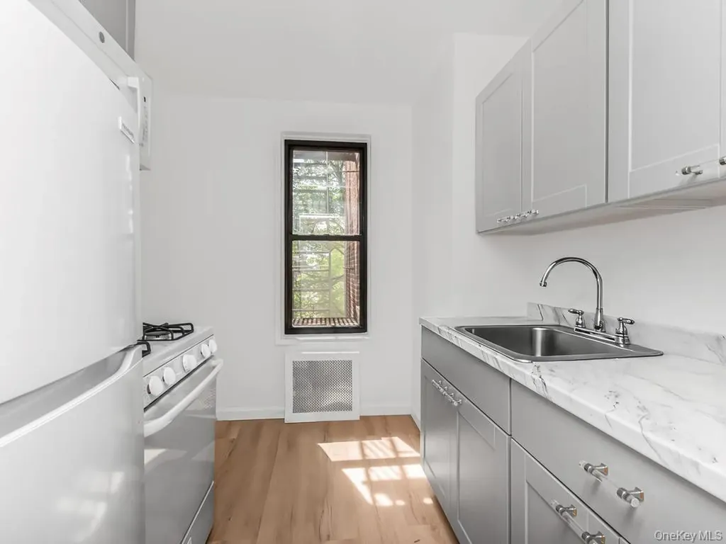6485 Broadway Bronx NY 10471