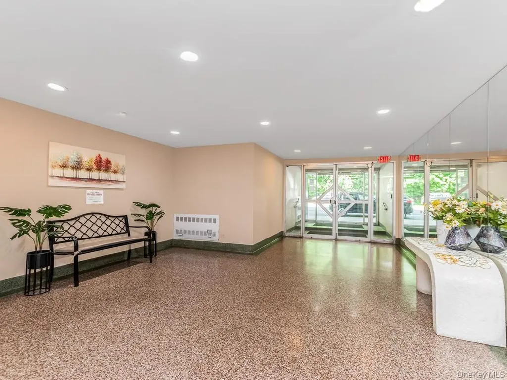 6485 Broadway Bronx NY 10471
