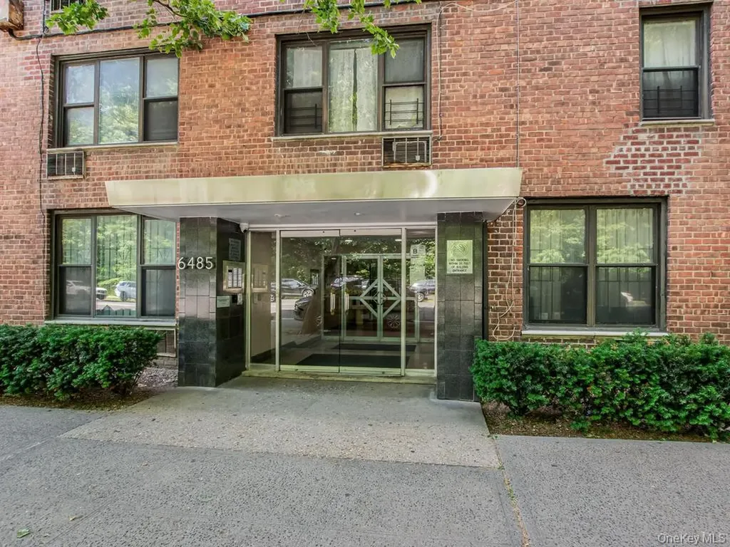 6485 Broadway Bronx NY 10471