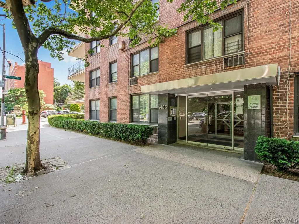 6485 Broadway Bronx NY 10471