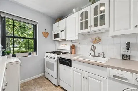 14 Manchester Road Eastchester NY 10709