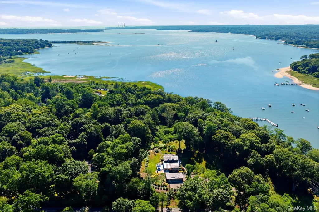 2 Fiddlers Green Drive Lloyd Harbor NY 11743