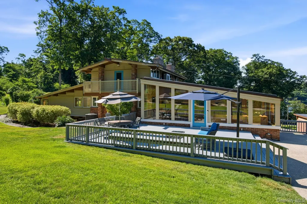 2 Fiddlers Green Drive Lloyd Harbor NY 11743