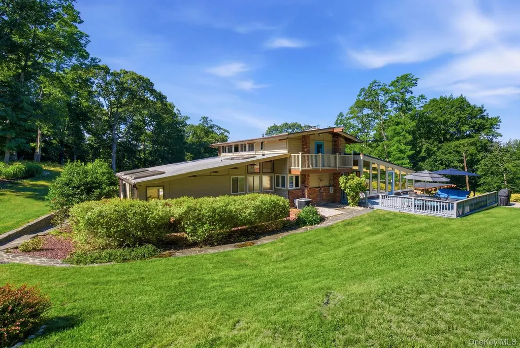 2 Fiddlers Green Drive Lloyd Harbor NY 11743