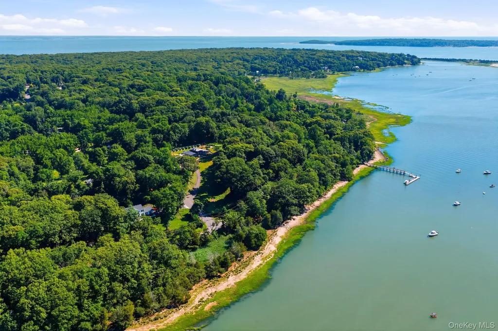 2 Fiddlers Green Drive Lloyd Harbor NY 11743