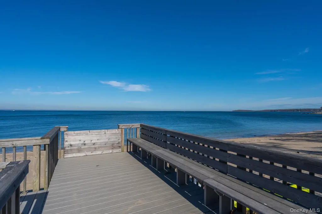 2 Fiddlers Green Drive Lloyd Harbor NY 11743