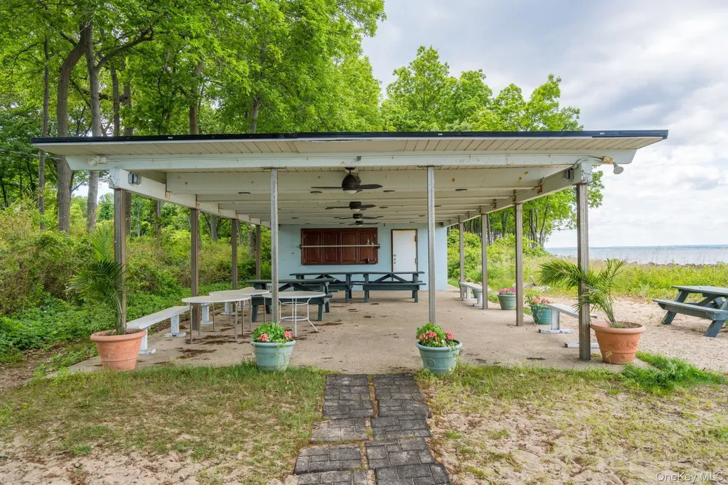 2 Fiddlers Green Drive Lloyd Harbor NY 11743