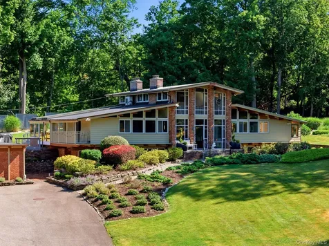 2 Fiddlers Green Drive Lloyd Harbor NY 11743