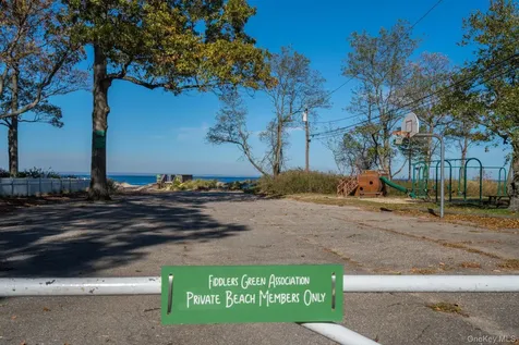 2 Fiddlers Green Drive Lloyd Harbor NY 11743