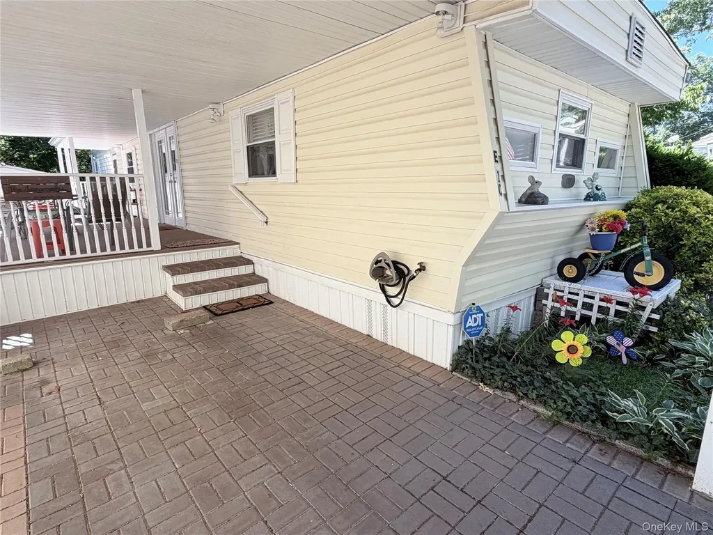 658 Sound Avenue Calverton NY 11933