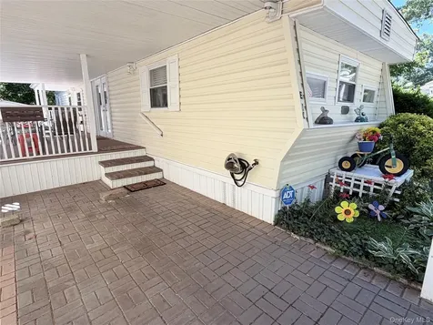 658 Sound Avenue Calverton NY 11933