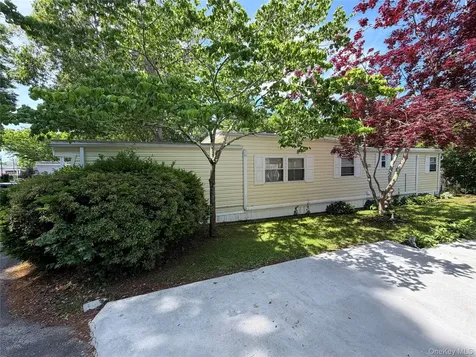 658 Sound Avenue Calverton NY 11933