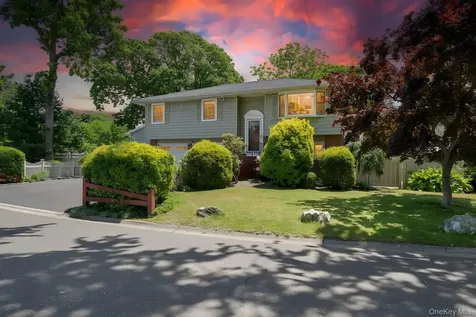 181 Emerson Avenue North Babylon NY 11703