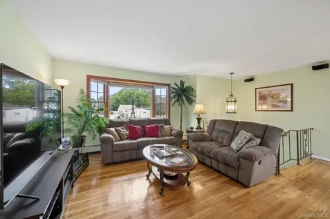 181 Emerson Avenue North Babylon NY 11703