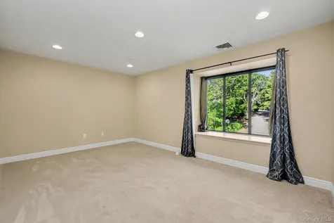 212 Old Farm Lane Mohegan Lake NY 10547