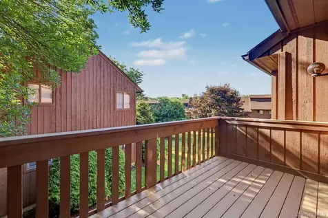 212 Old Farm Lane Mohegan Lake NY 10547