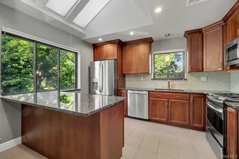 212 Old Farm Lane Mohegan Lake NY 10547