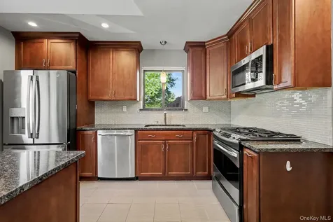 212 Old Farm Lane Mohegan Lake NY 10547