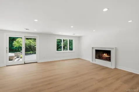 43 Bucknell Drive Plainview NY 11803