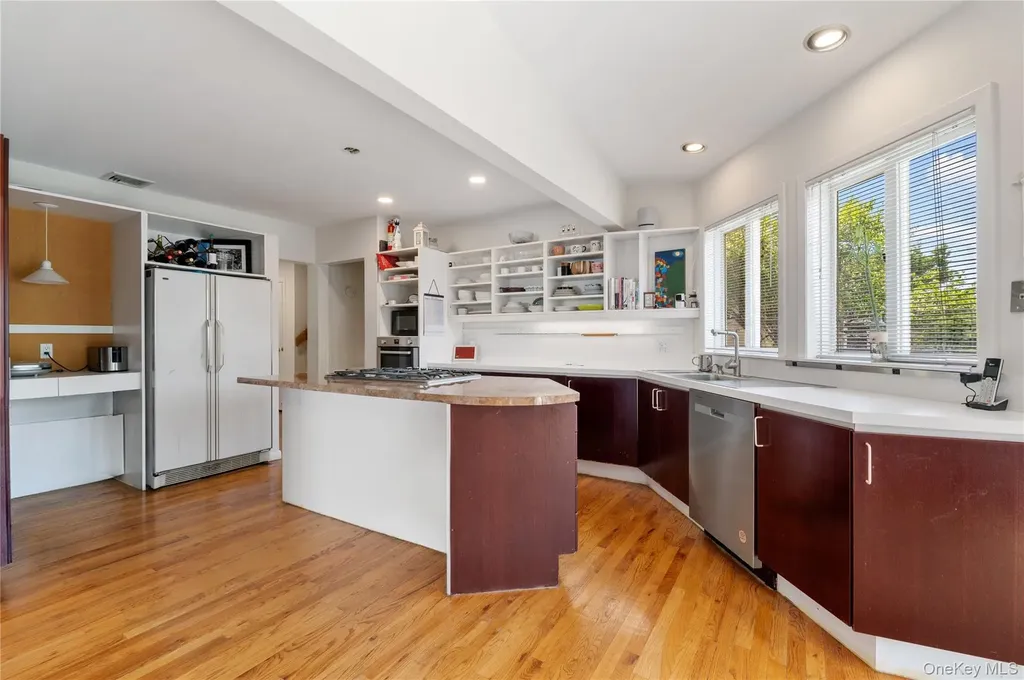 842 Fiske Street Woodmere NY 11598