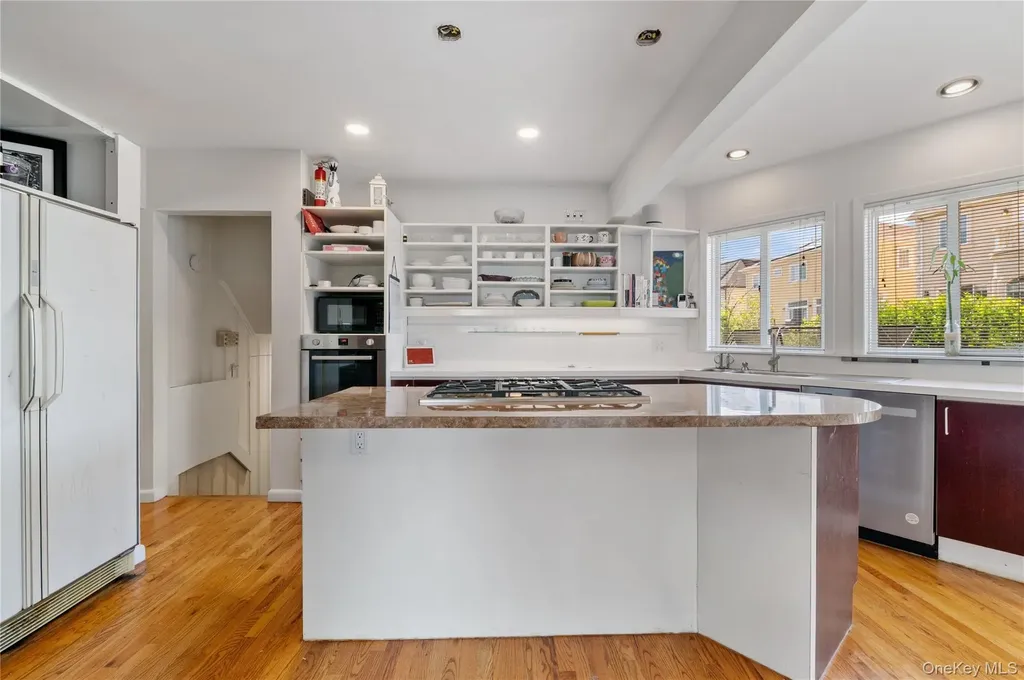 842 Fiske Street Woodmere NY 11598