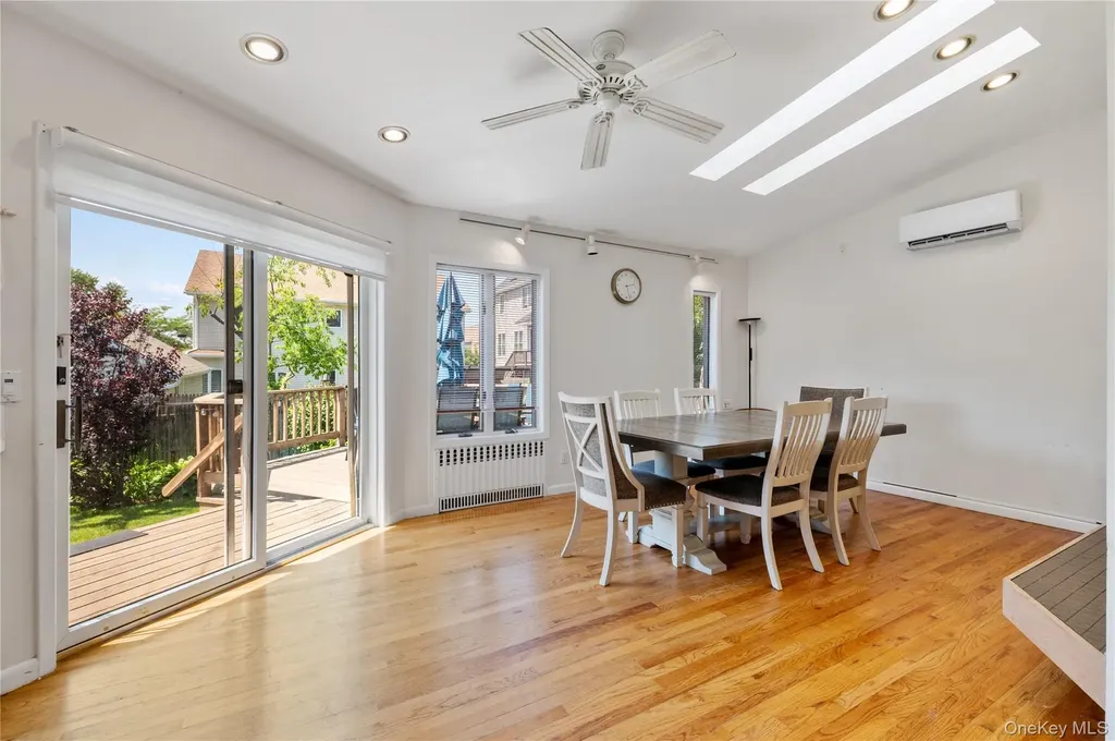 842 Fiske Street Woodmere NY 11598