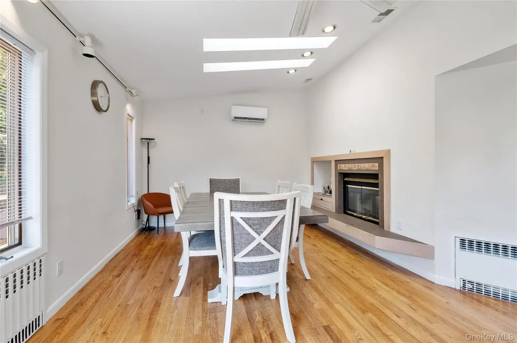 842 Fiske Street Woodmere NY 11598