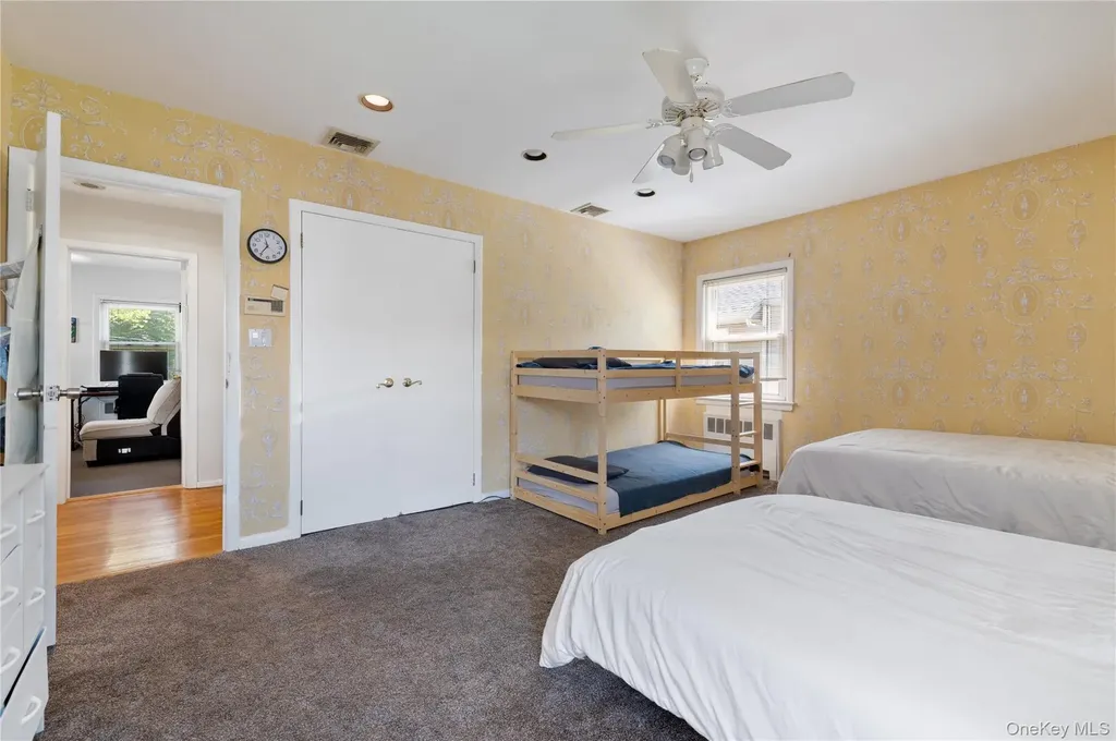 842 Fiske Street Woodmere NY 11598