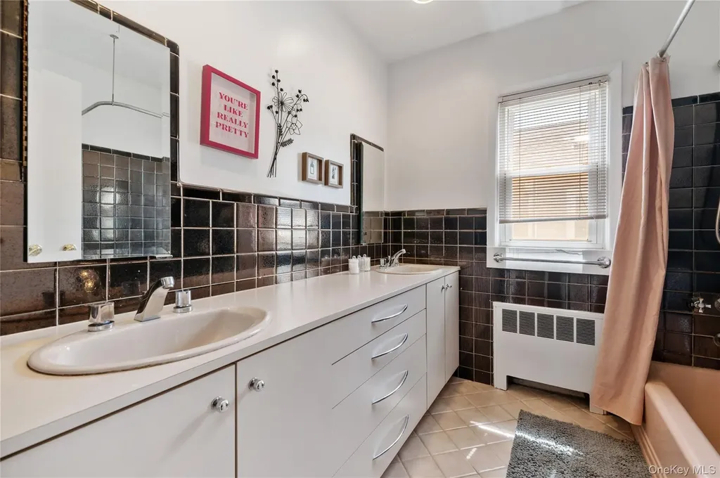 842 Fiske Street Woodmere NY 11598