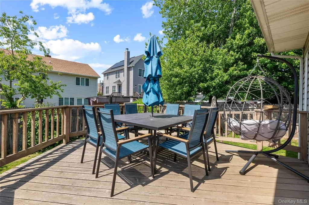 842 Fiske Street Woodmere NY 11598