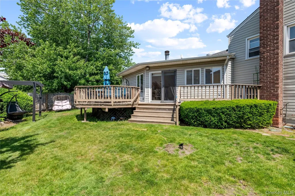 842 Fiske Street Woodmere NY 11598