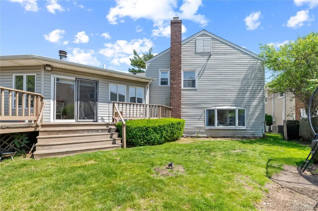 842 Fiske Street Woodmere NY 11598