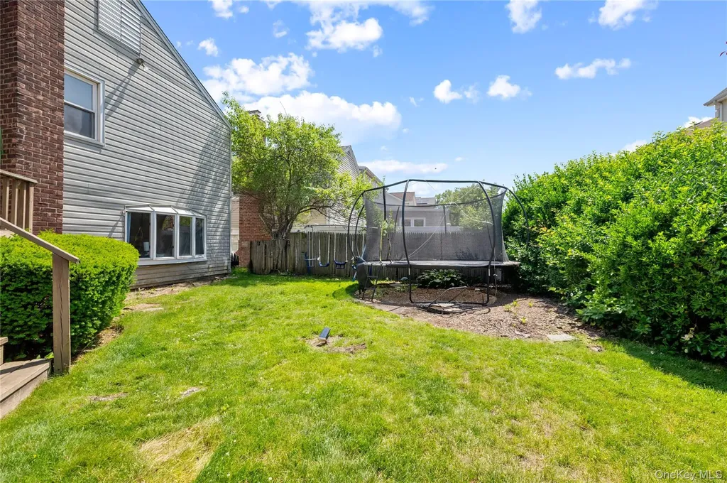 842 Fiske Street Woodmere NY 11598