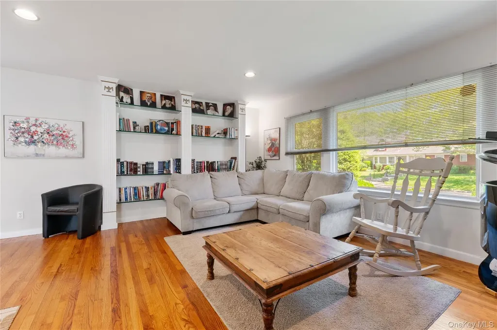 842 Fiske Street Woodmere NY 11598